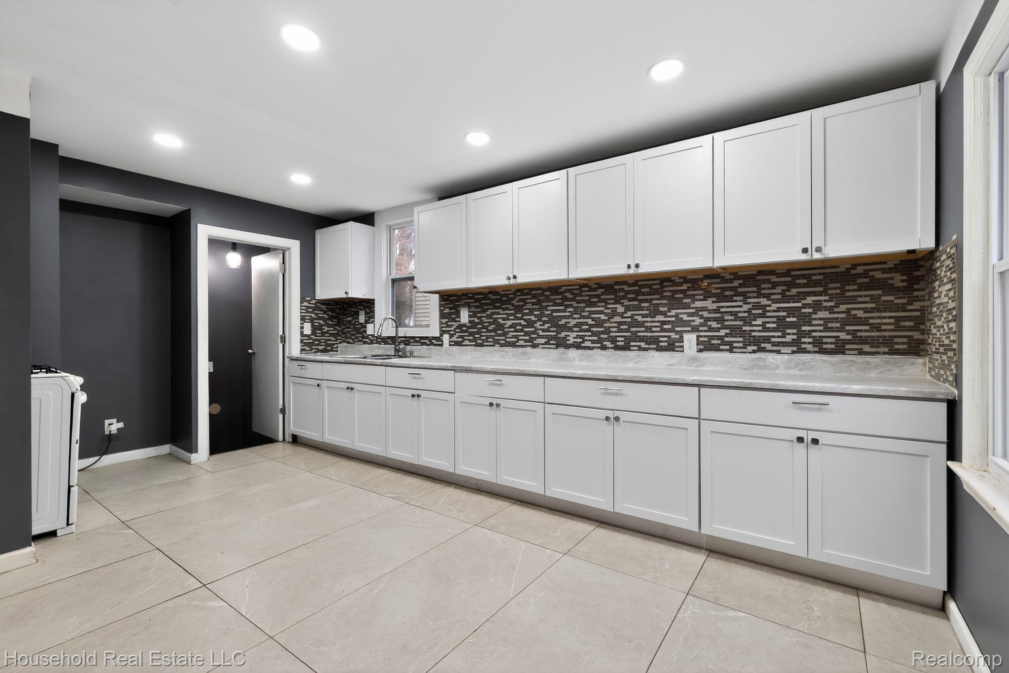 19427 Rosemont Avenue