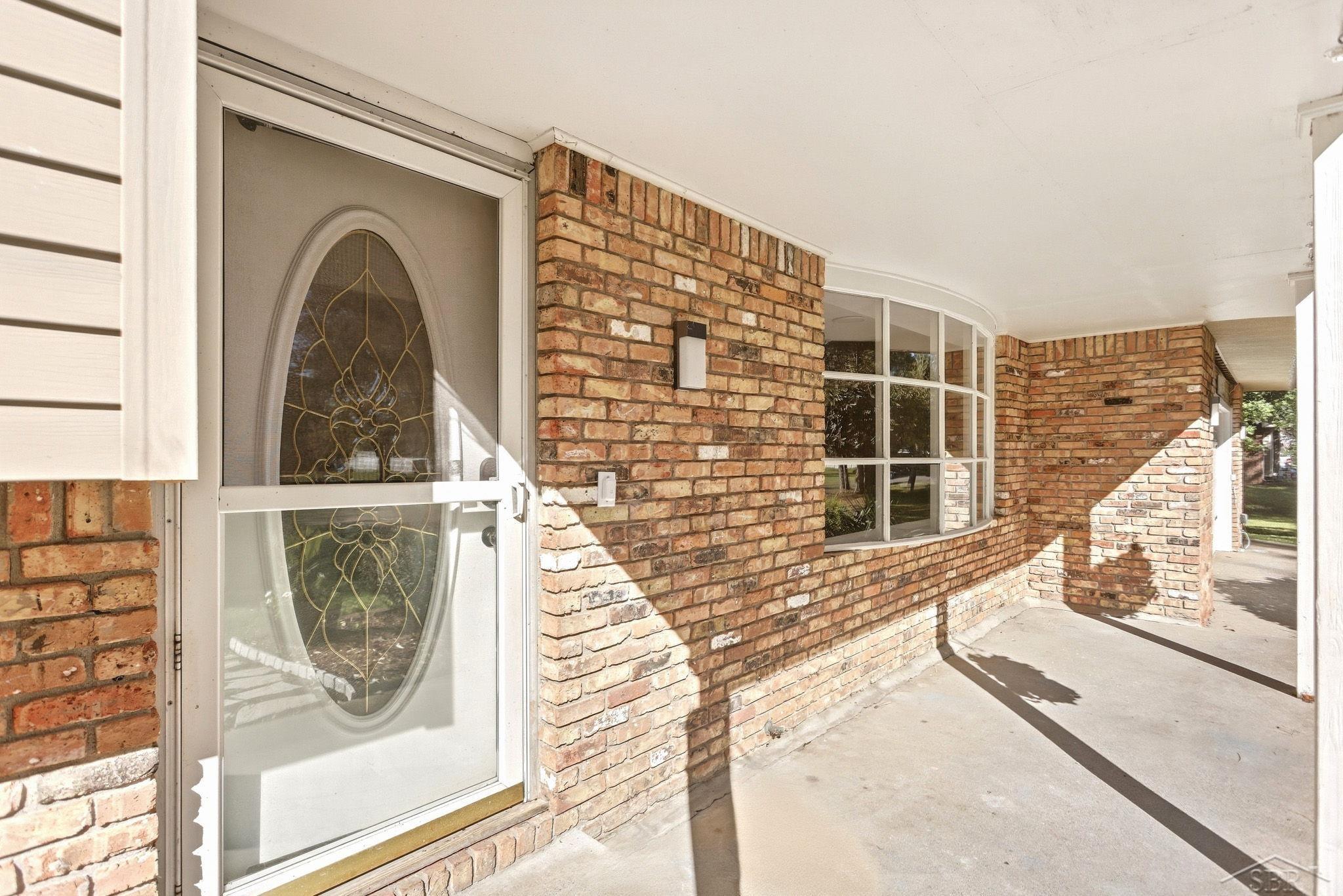 1825 Thunderbird Drive