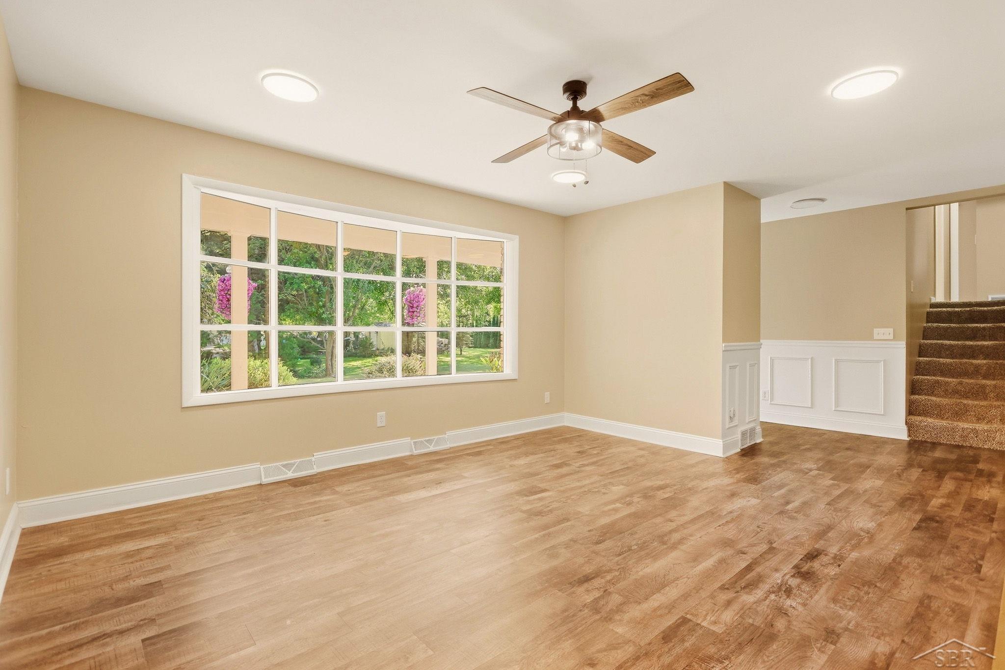 1825 Thunderbird Drive