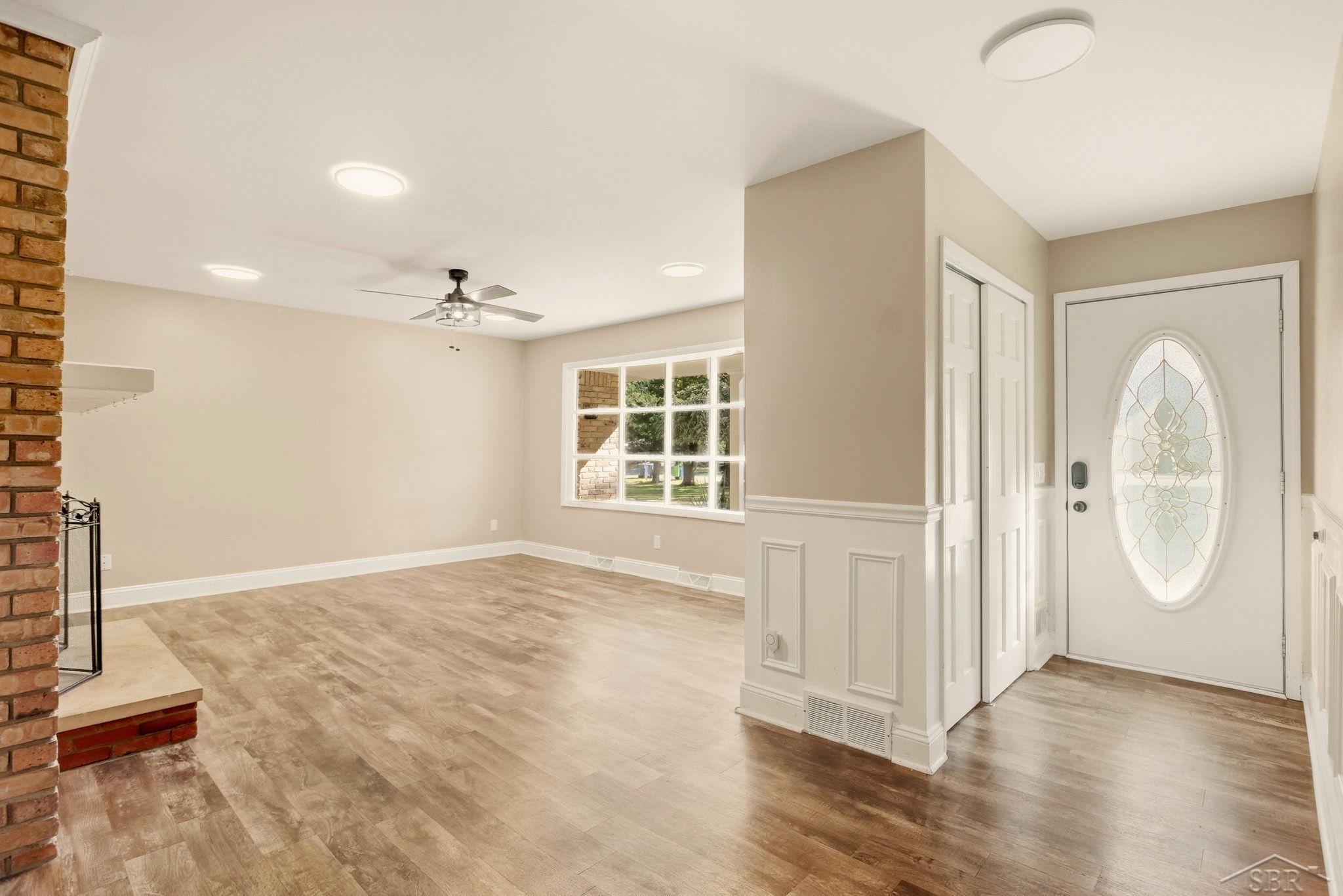 1825 Thunderbird Drive