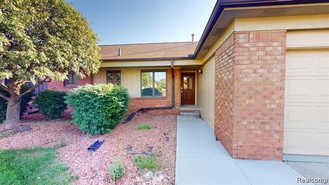 20502 PINE MEADOW Drive Clinton Charter Township MI 48036