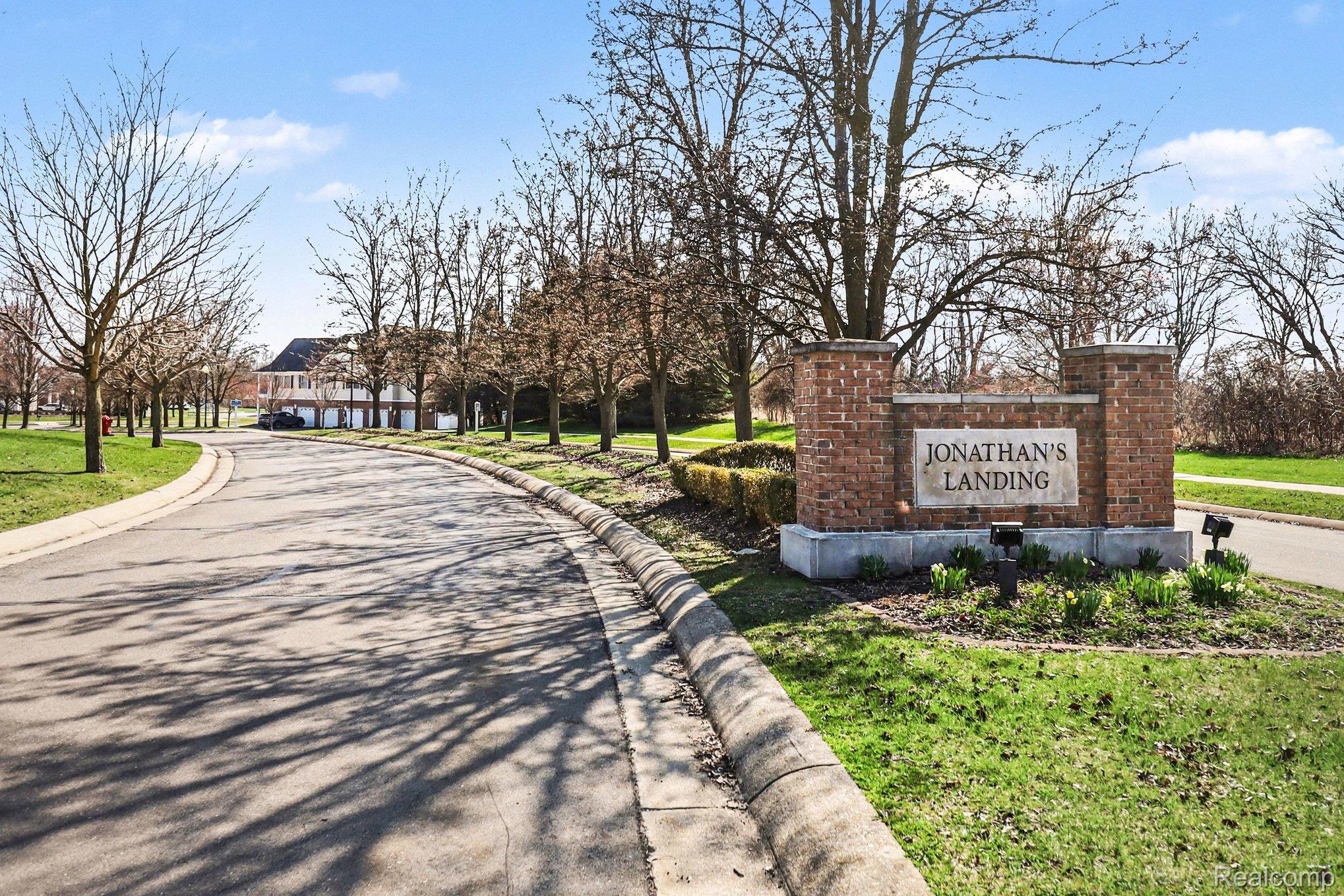 3379 Kneeland Circle 108