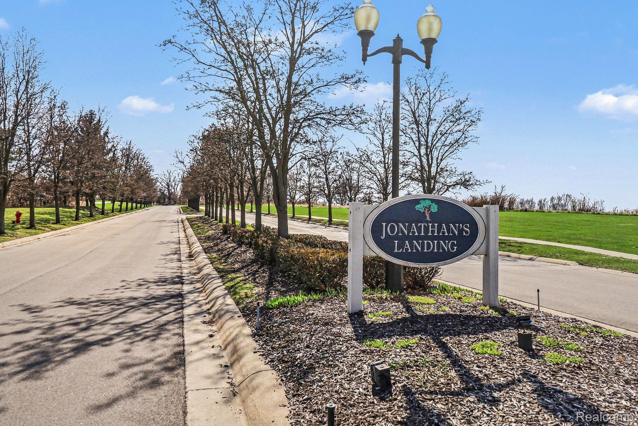 3379 Kneeland Circle 108