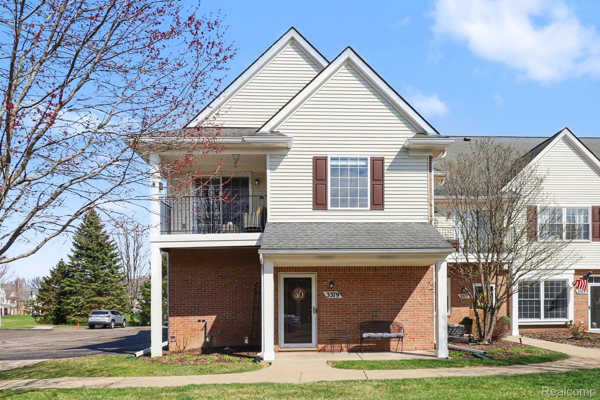 3379 Kneeland Circle 108