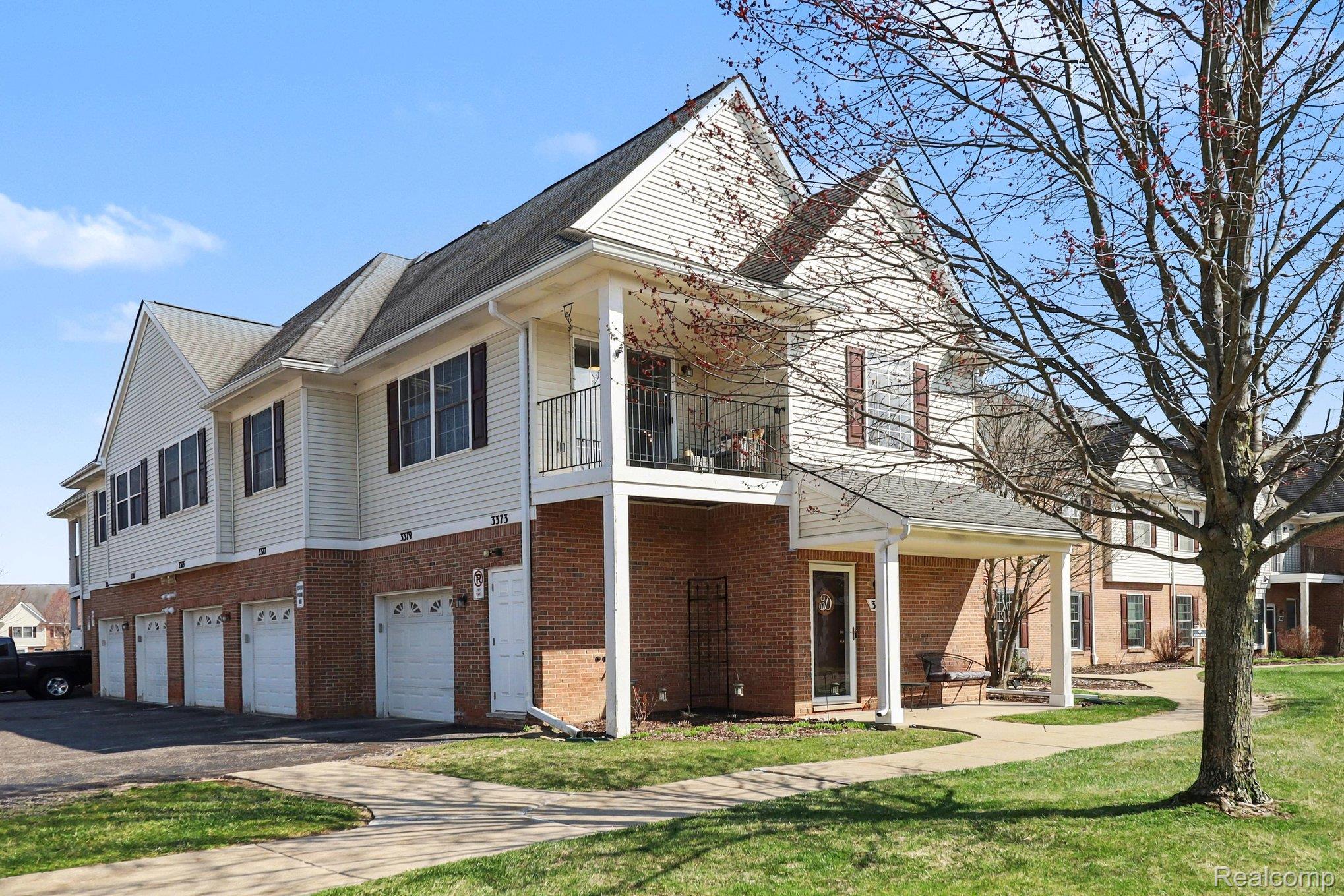 3379 Kneeland Circle 108