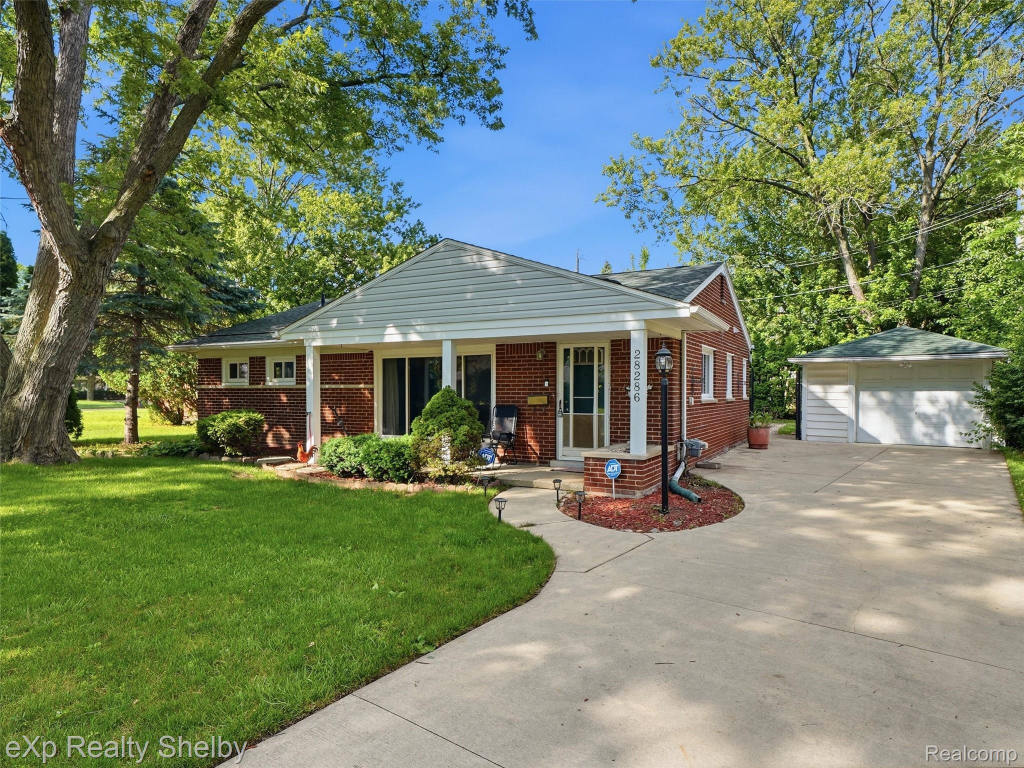 28286 Red Leaf Lane