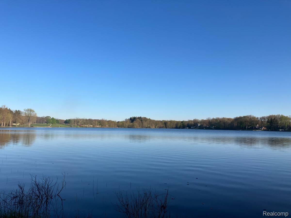 2226 Shoreline Drive