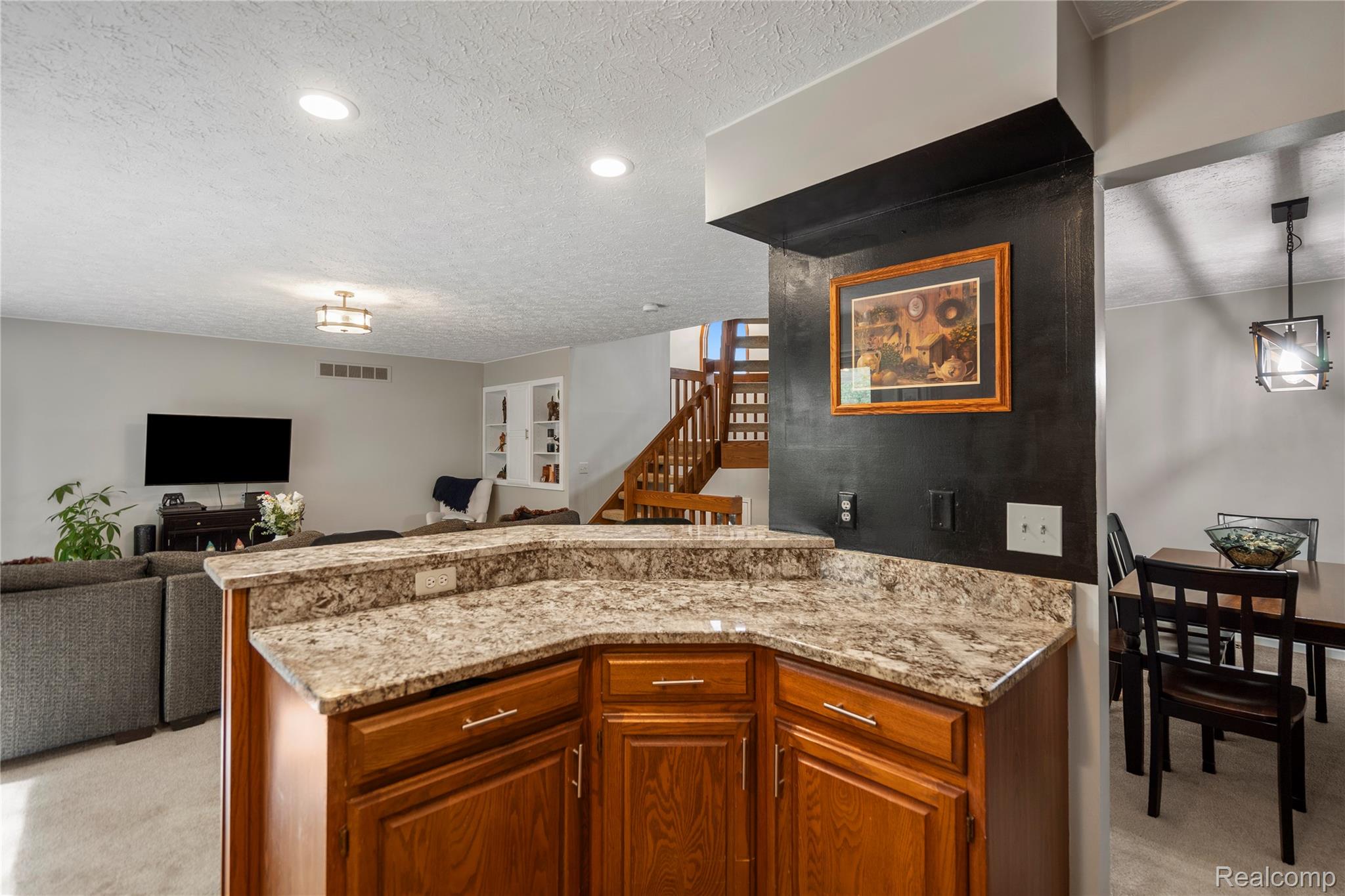 6535 Ridgeview Drive