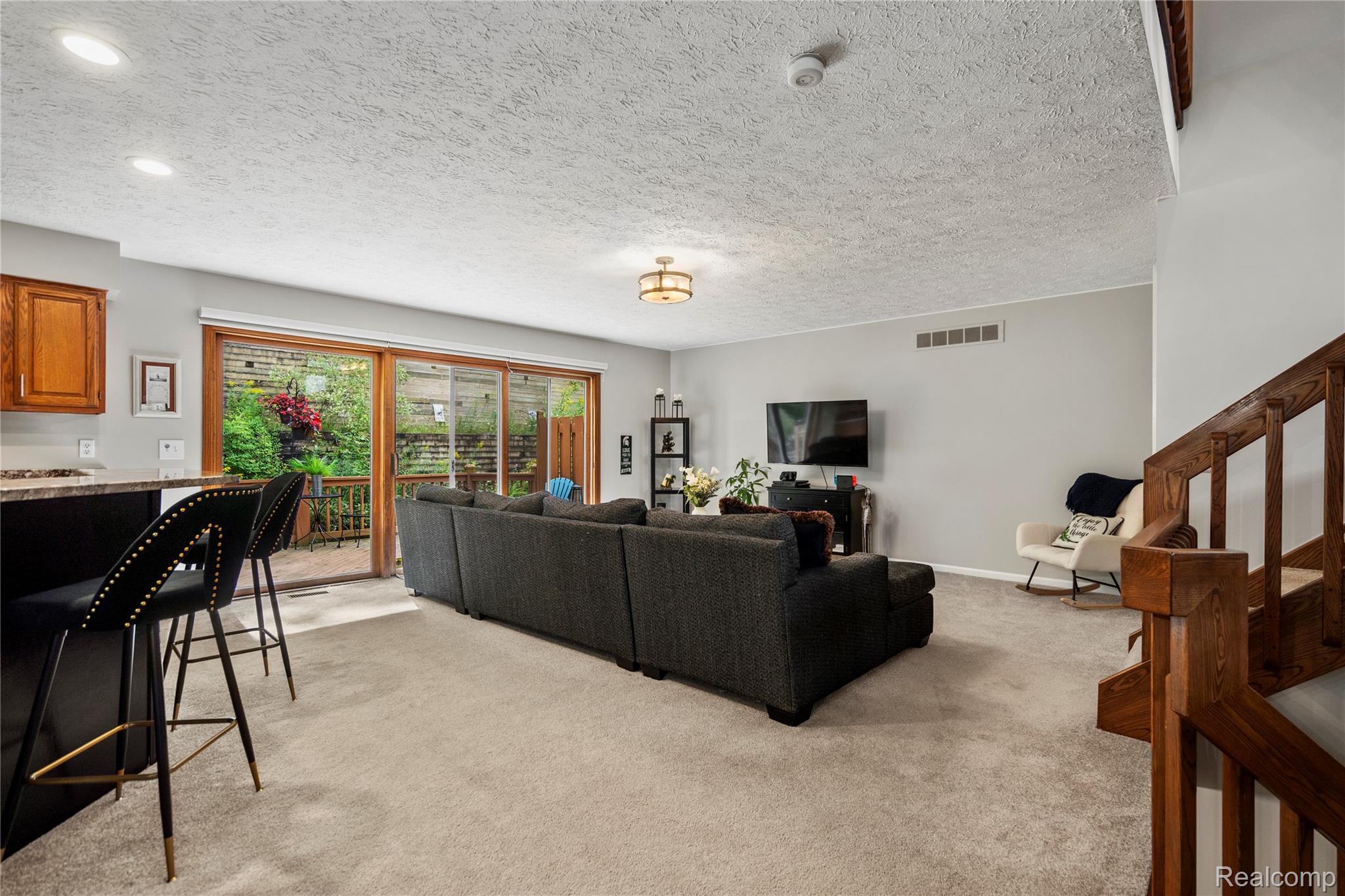 6535 Ridgeview Drive