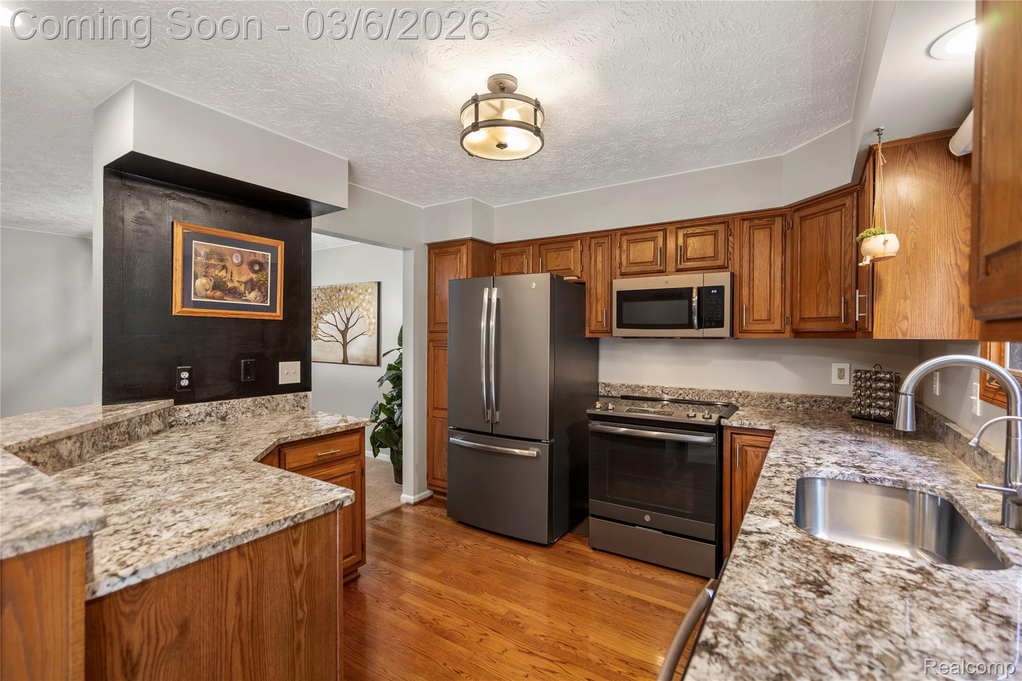 6535 Ridgeview Drive