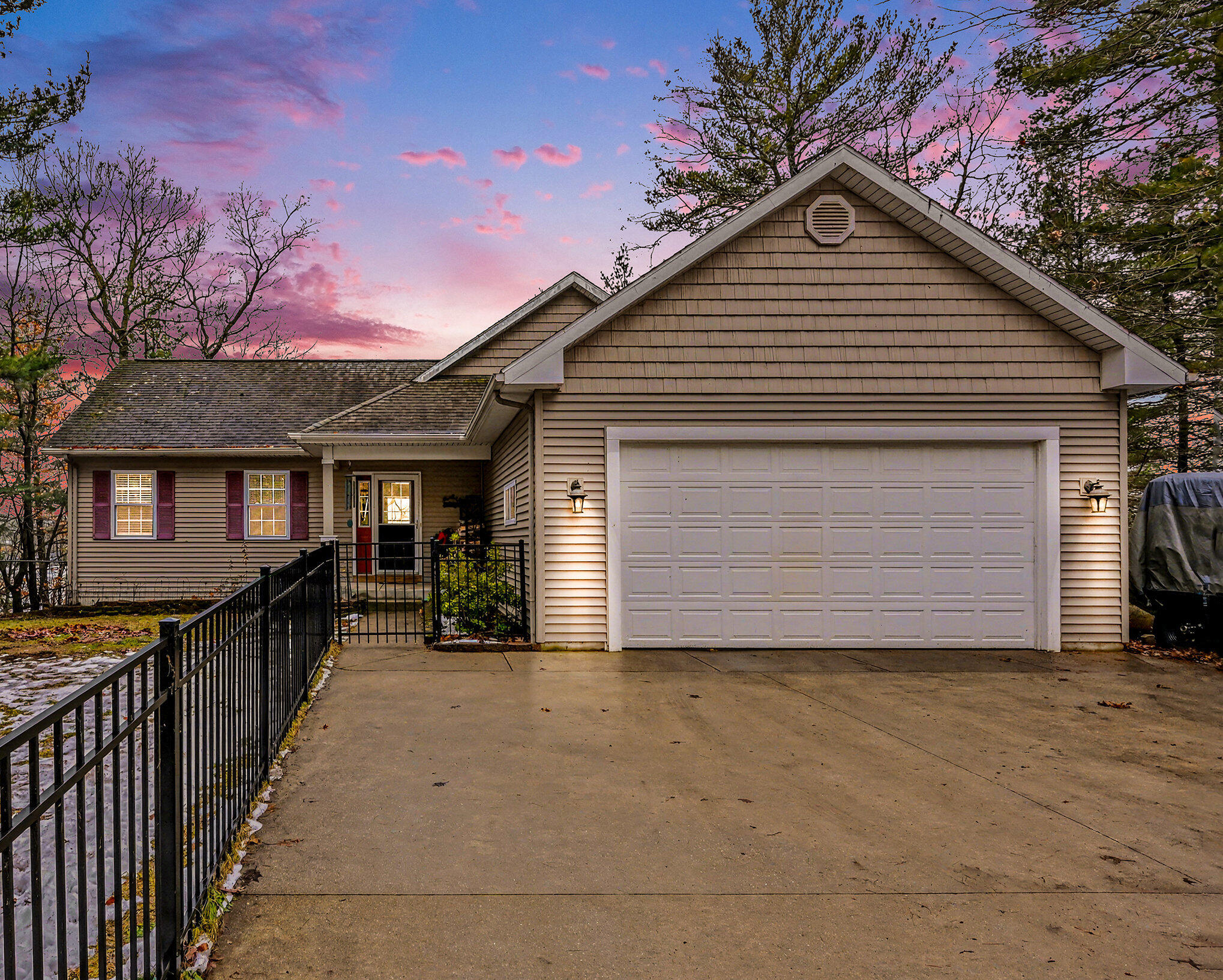 1828 W Arrowhead Trail