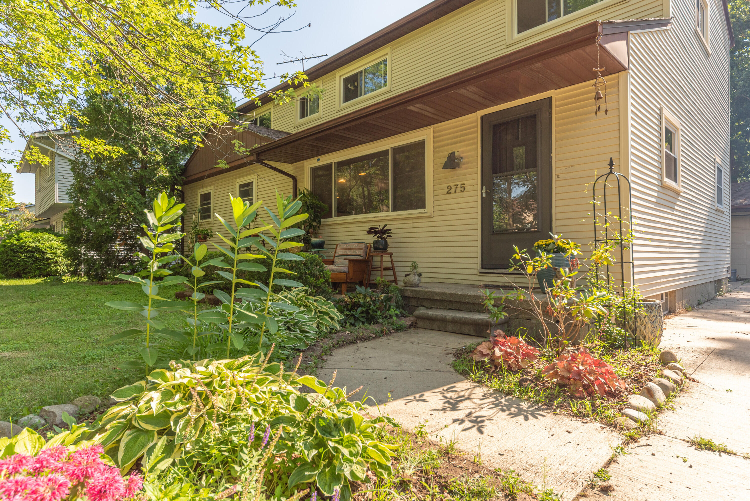 275 Highlake Avenue