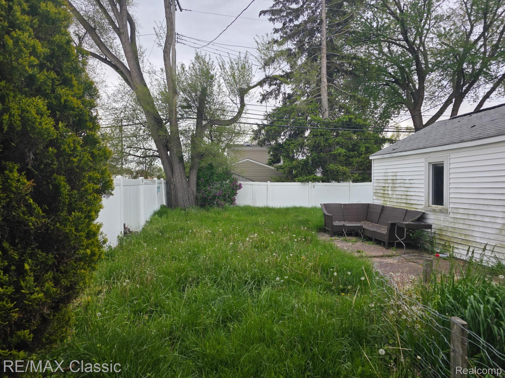 3366 Ellwood Avenue