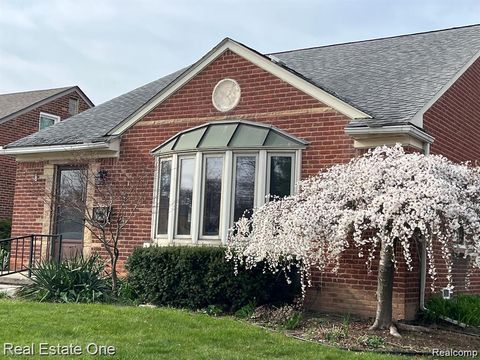 13344 Hart Avenue Huntington Woods City MI 48070