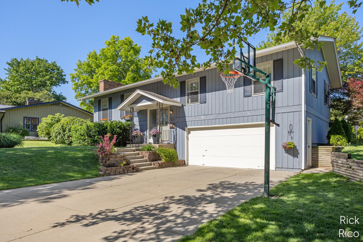 1609 Oxford Drive SE