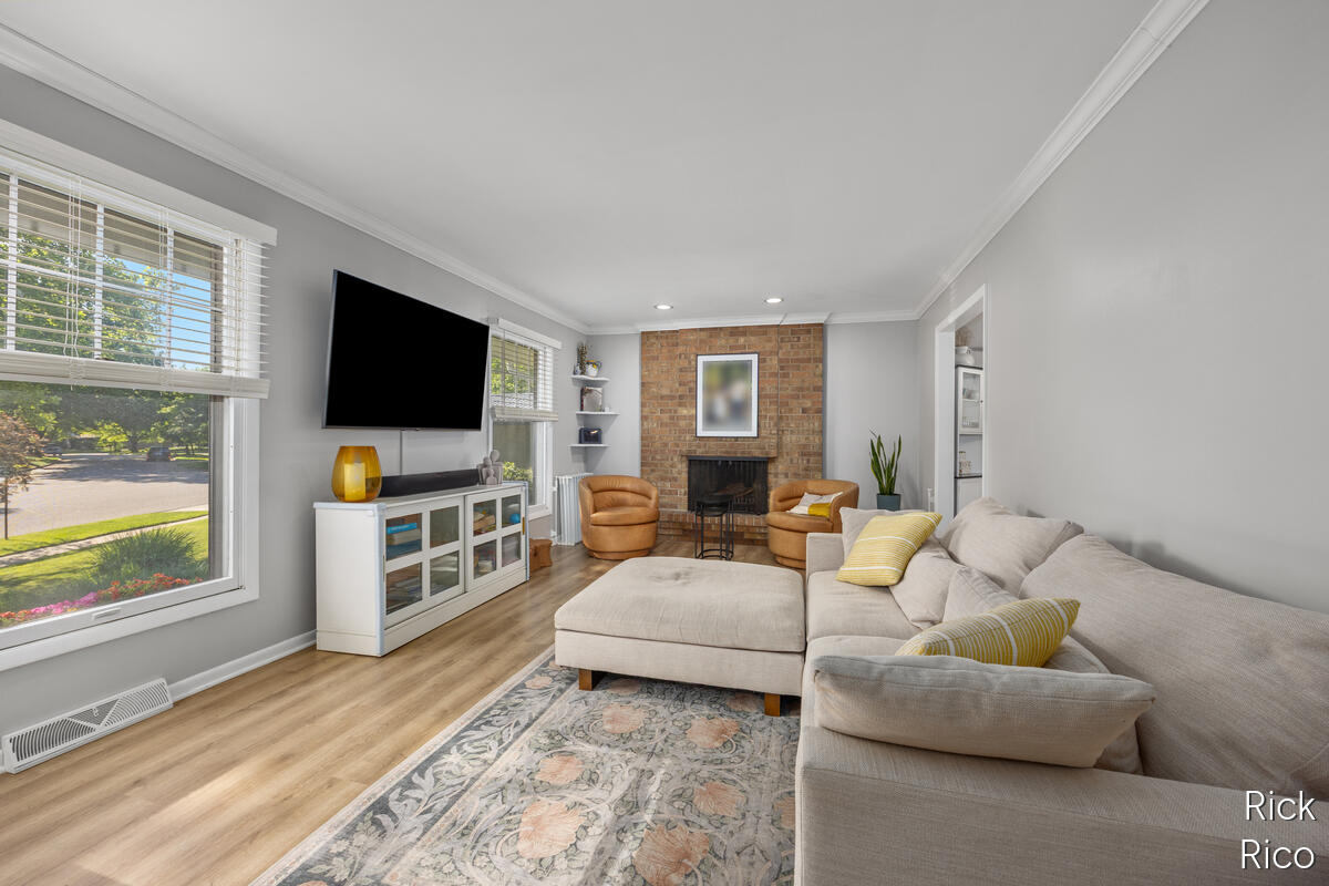 1609 Oxford Drive SE