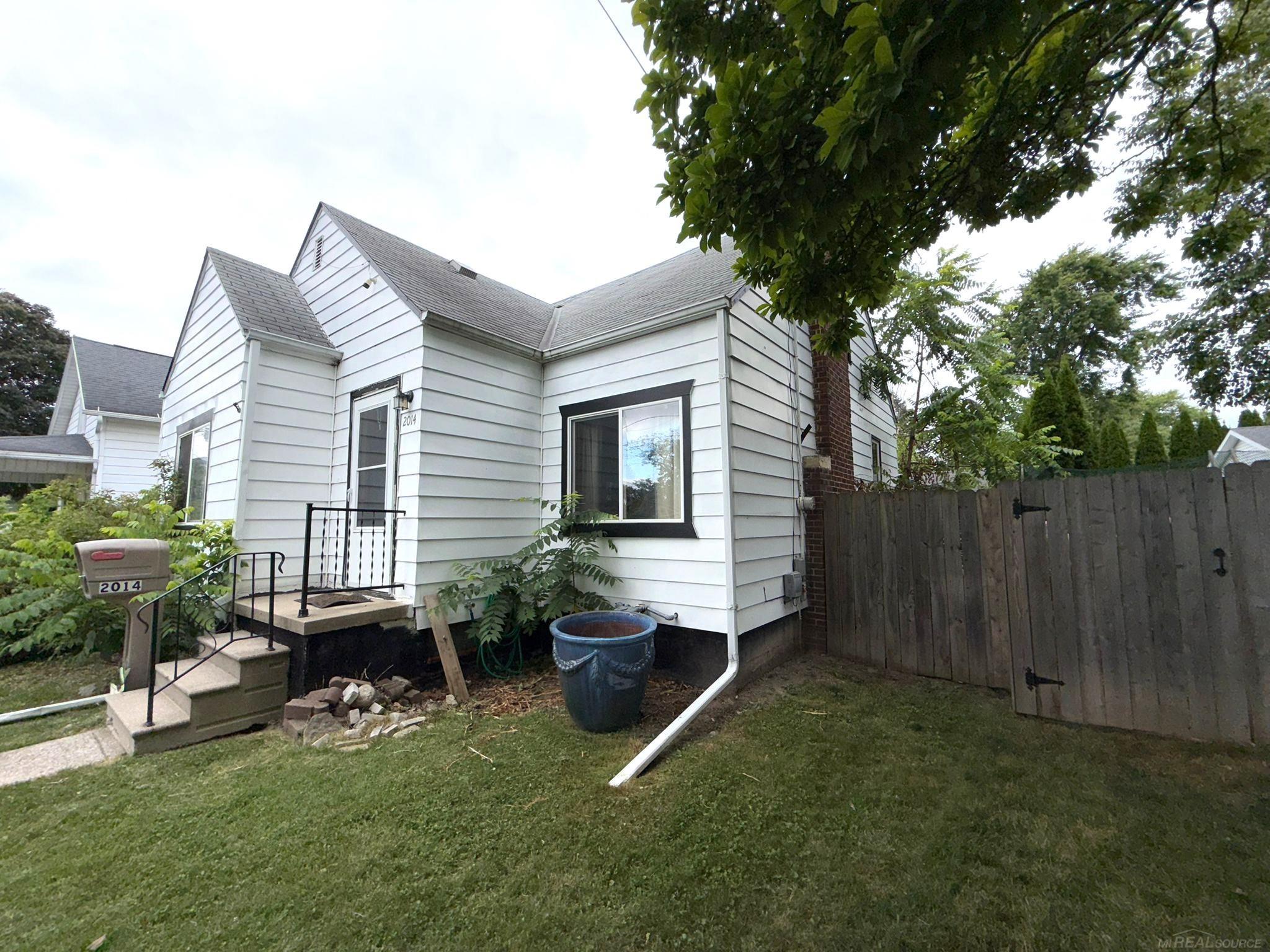 2014 Deindorfer Street