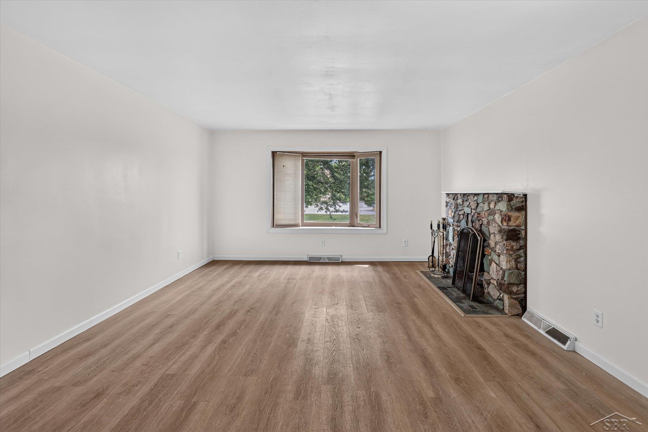 1556 W Gilford Road