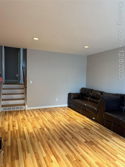 29091 Wagner Drive Warren City MI 48093