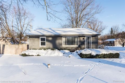 4383 Green Lake Road West Bloomfield Charter Township MI 48323
