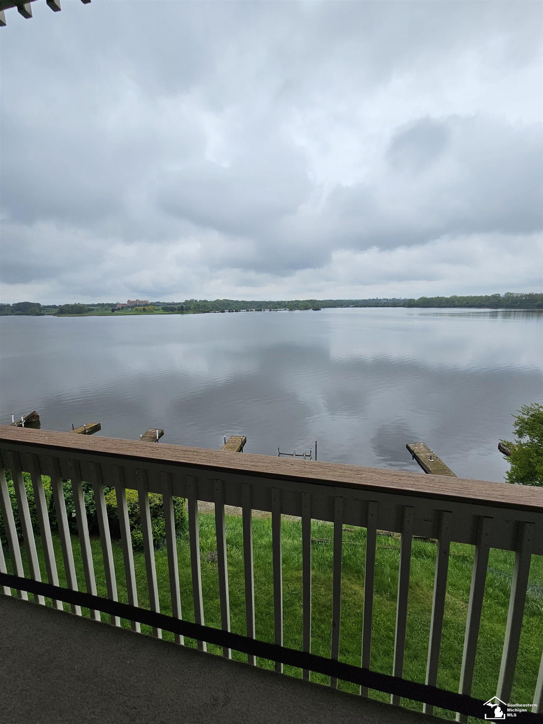 869 Cliffs Drive