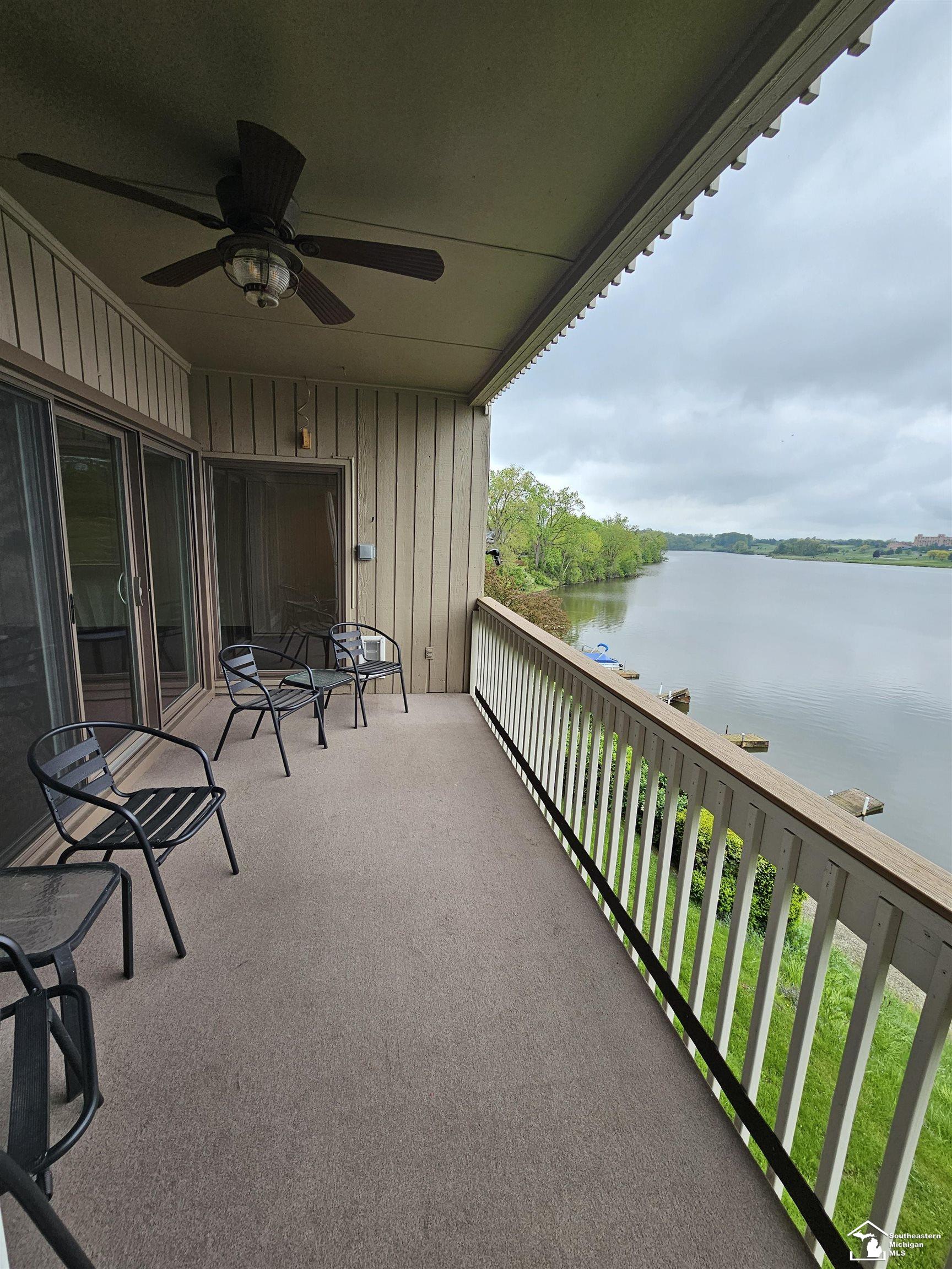 869 Cliffs Drive