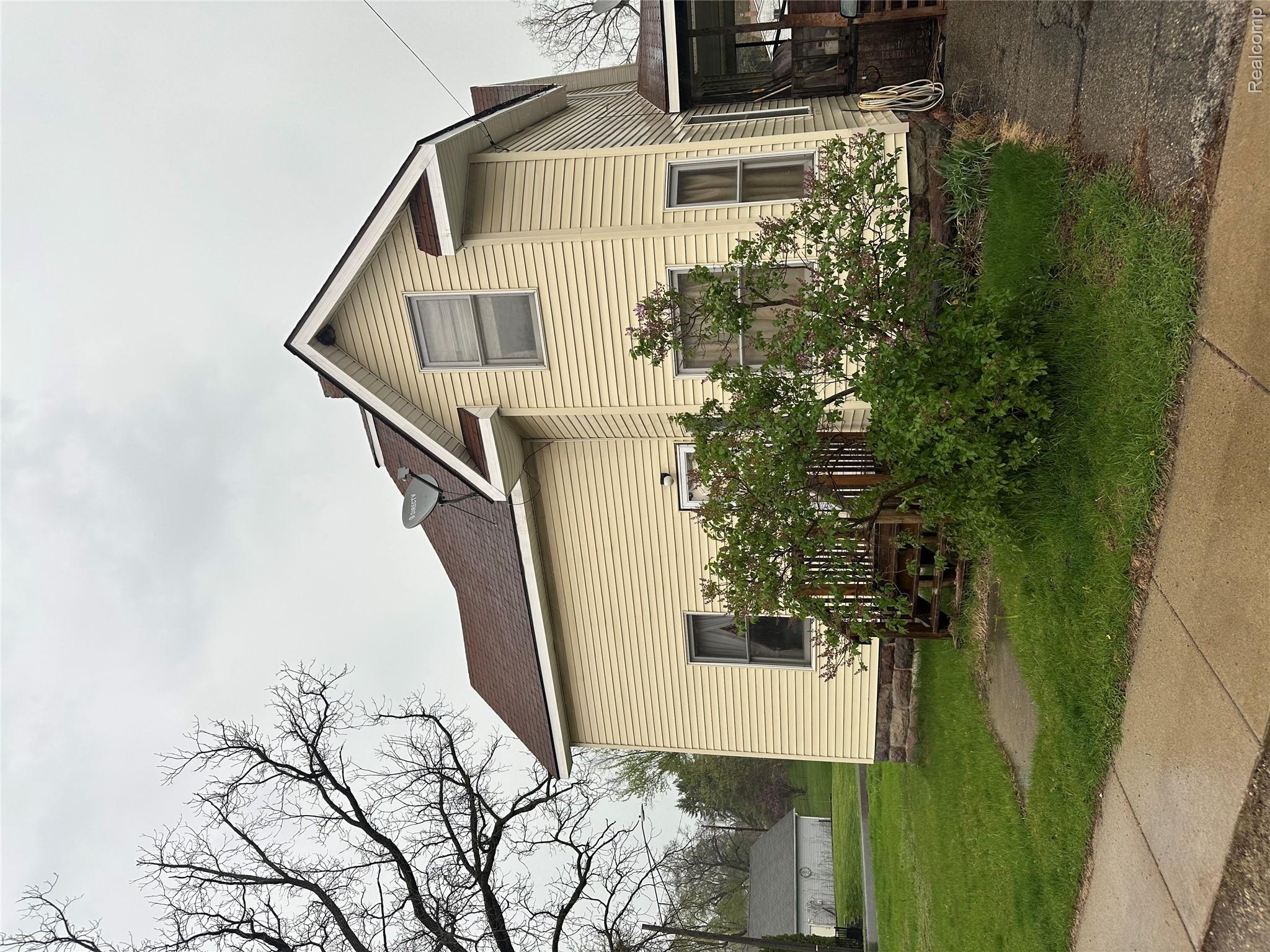 View of side of home 