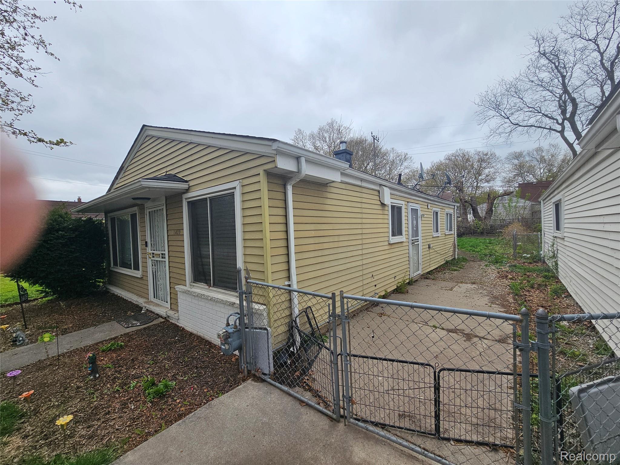 1409 S LIDDESDALE Street