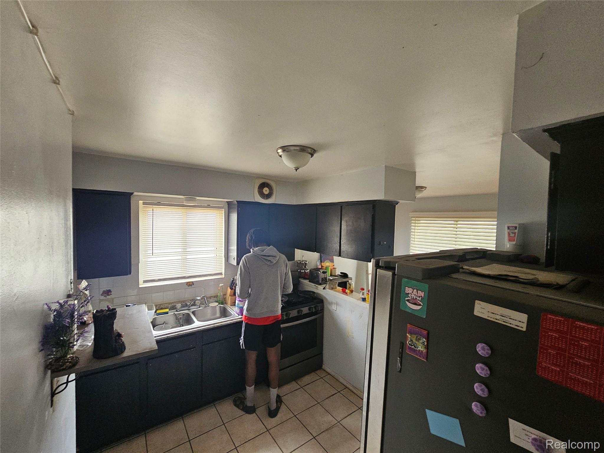 1409 S LIDDESDALE Street