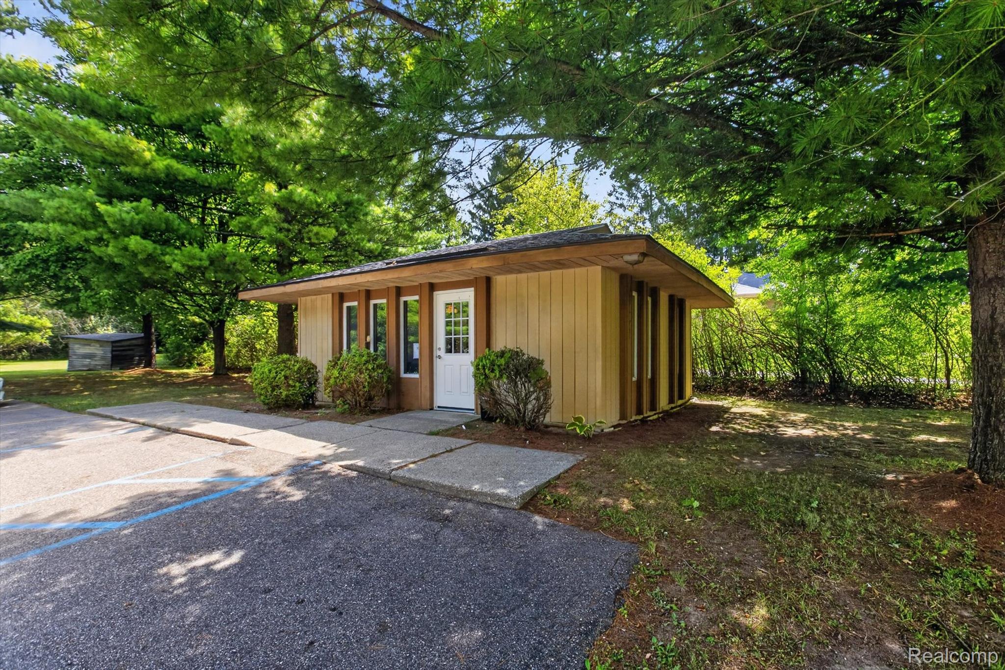 1011 S Graham Road
