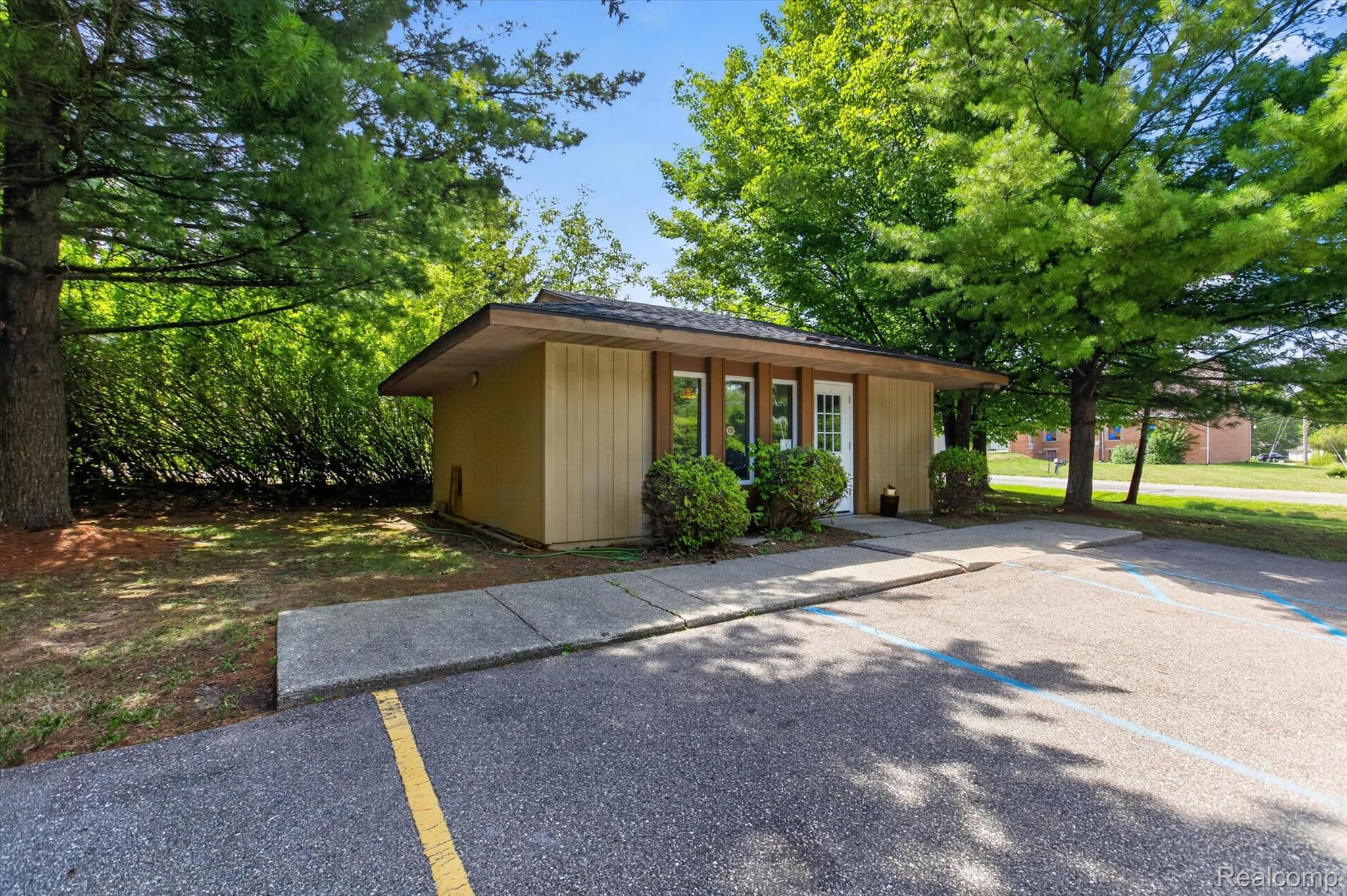 1011 S Graham Road