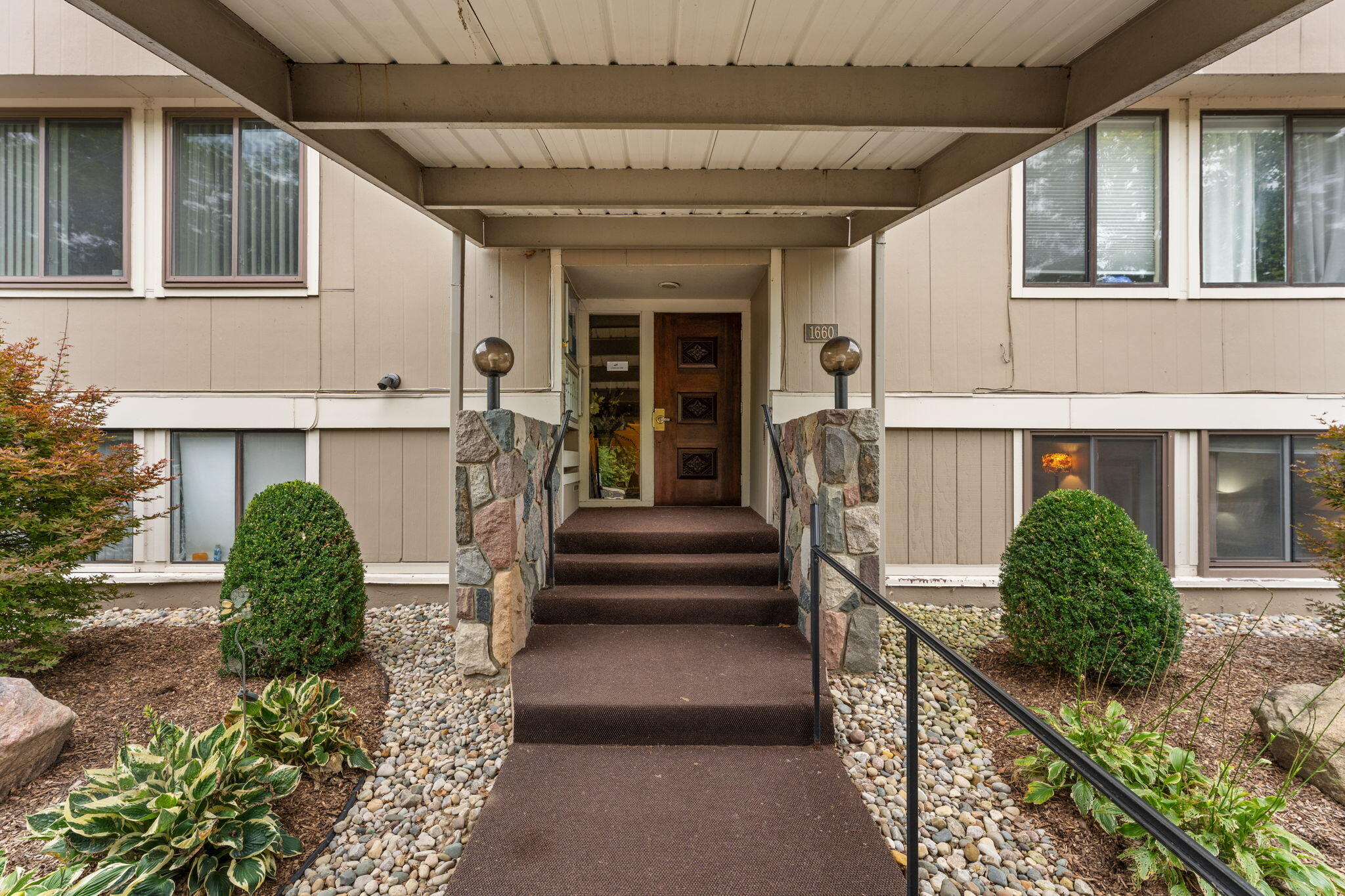 1660 Cliffs Landing 102