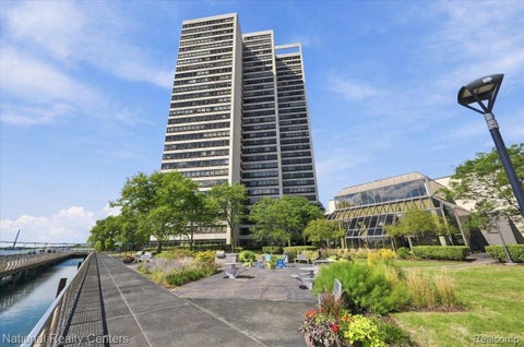 Photo for 1001 W Jefferson Ave. #300/23F