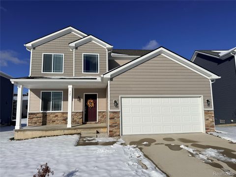 327 Hidden River E Holly Township MI 48442