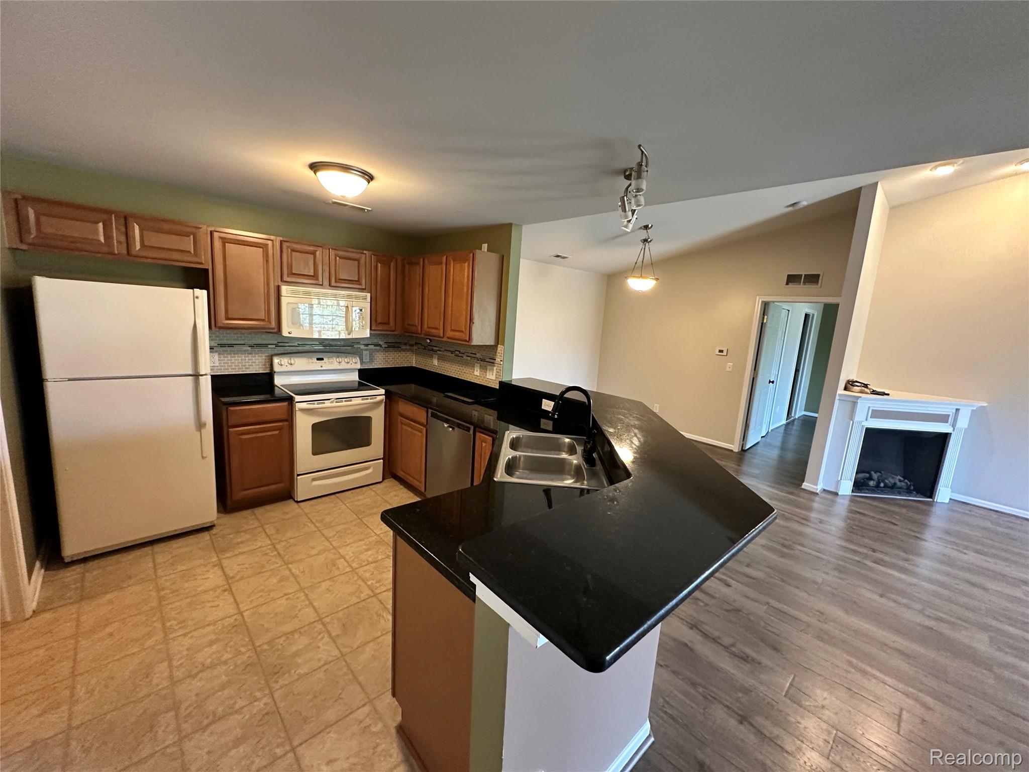 16056 Morningside