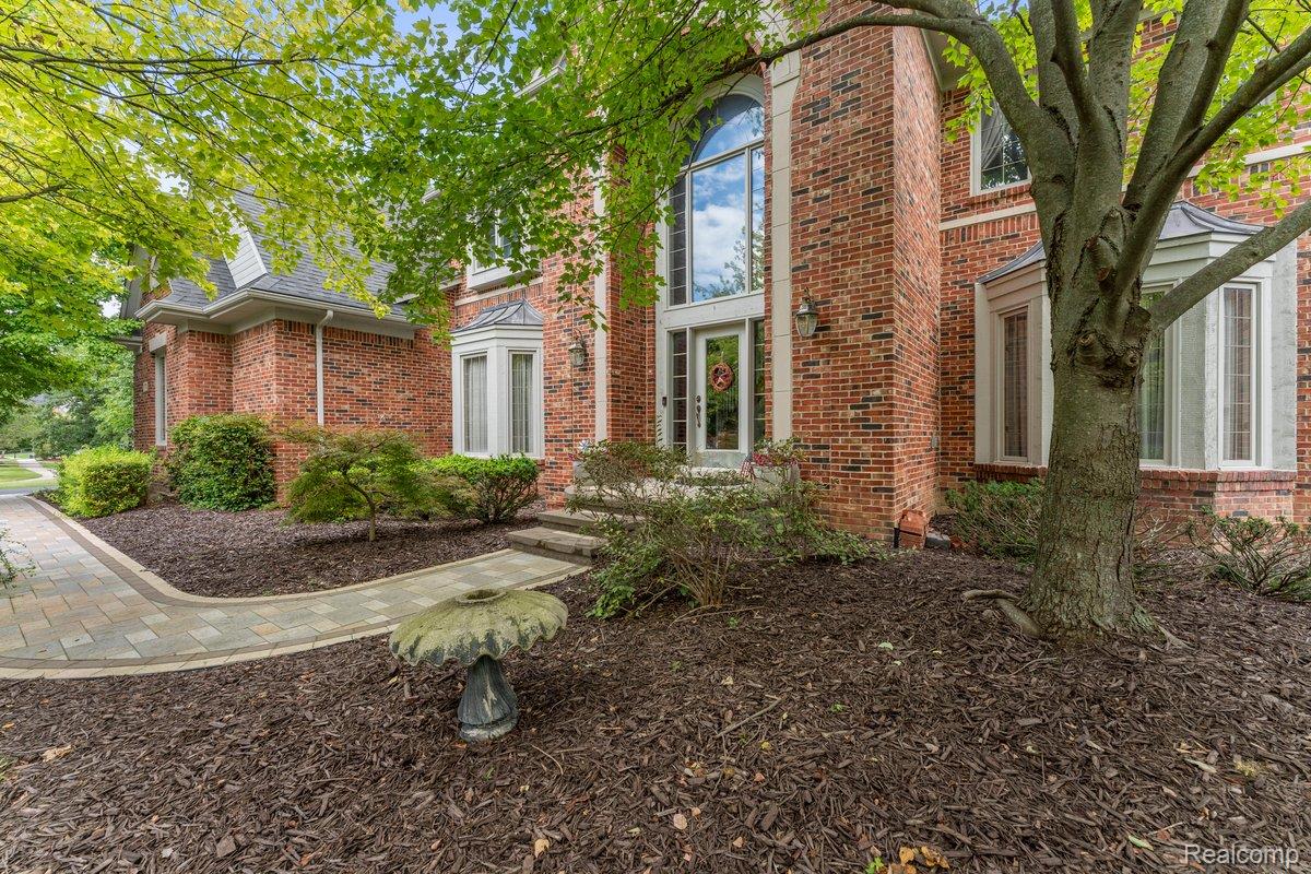 6775 Carlyle Crossing