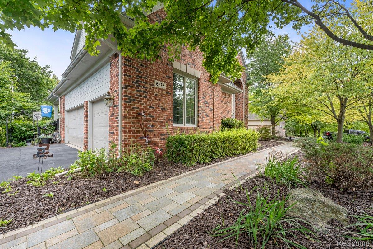 6775 Carlyle Crossing