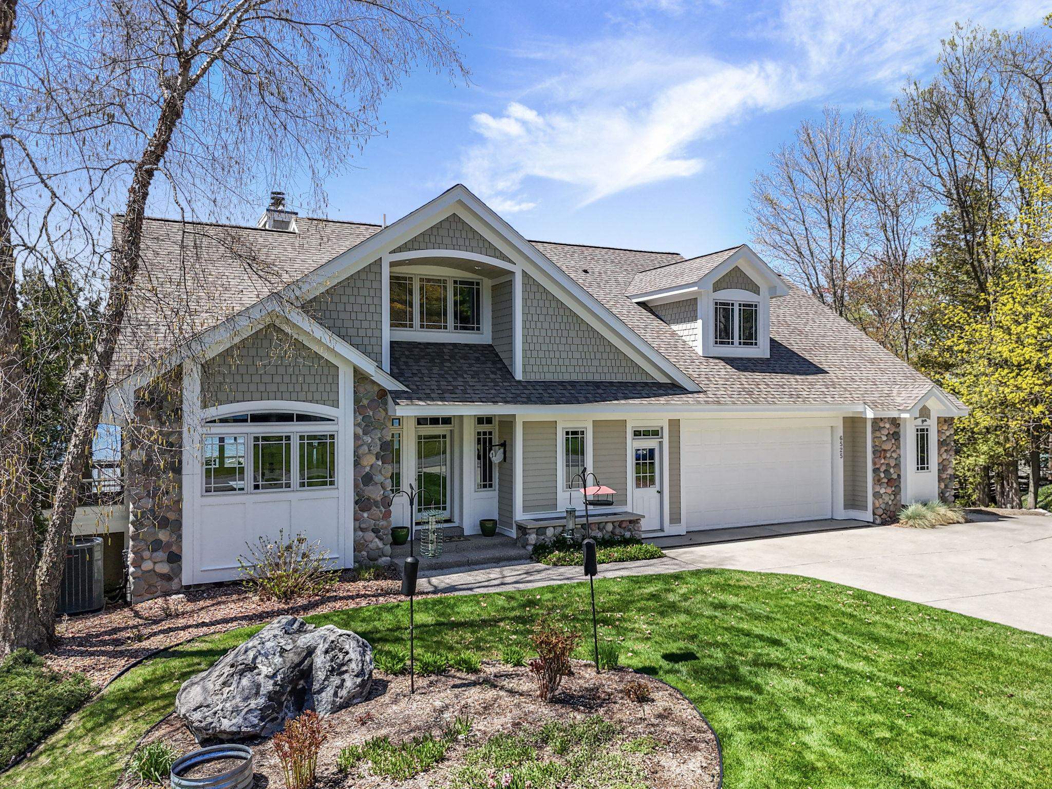 6525 Peninsula Drive