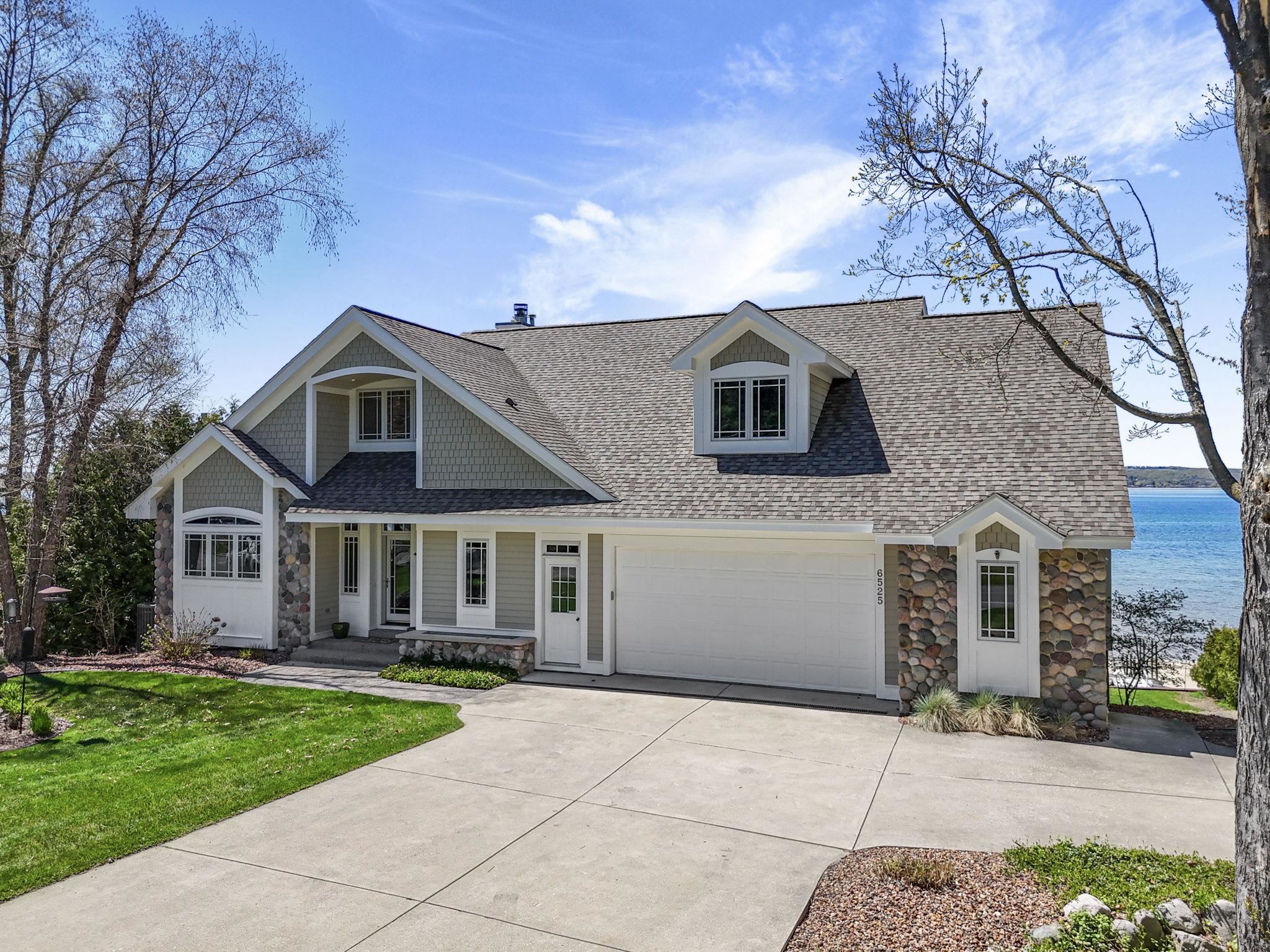 6525 Peninsula Drive