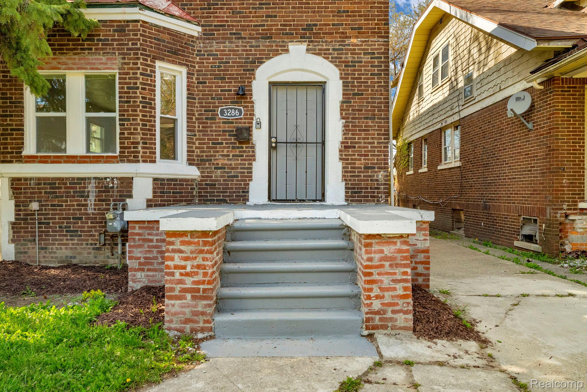 3286 Waverly Street