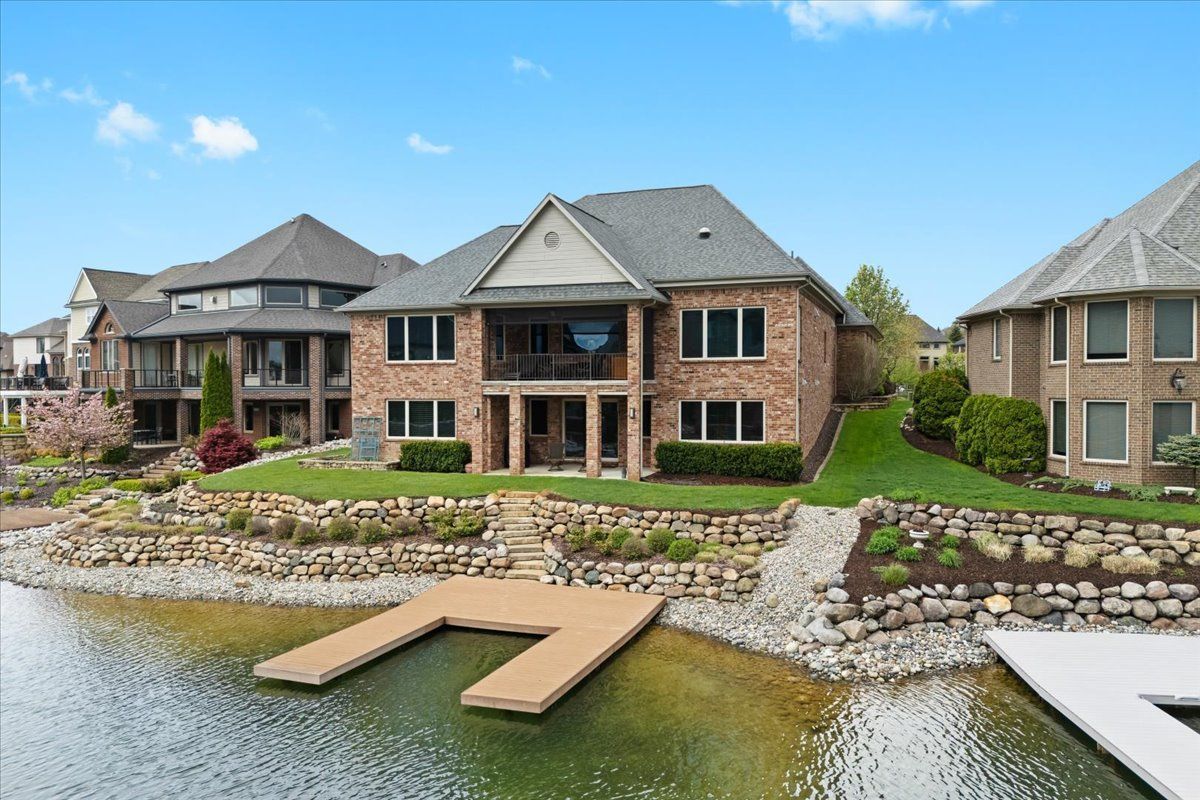 8427 BOULDER SHORES Drive