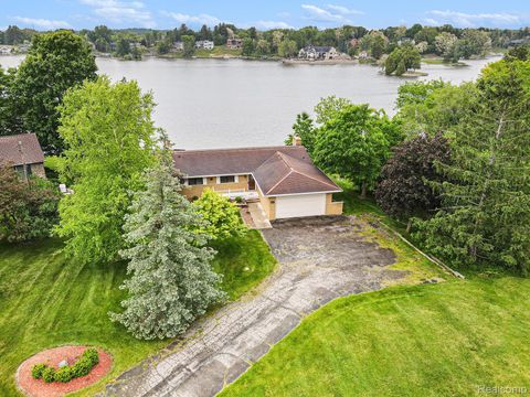 7038 Driftwood Drive Fenton City MI 48430