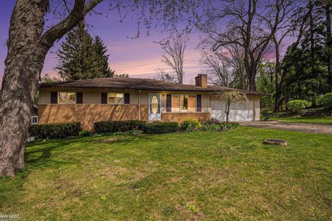 812 Elkinford Drive White Lake Charter Township Oakland MI 48383