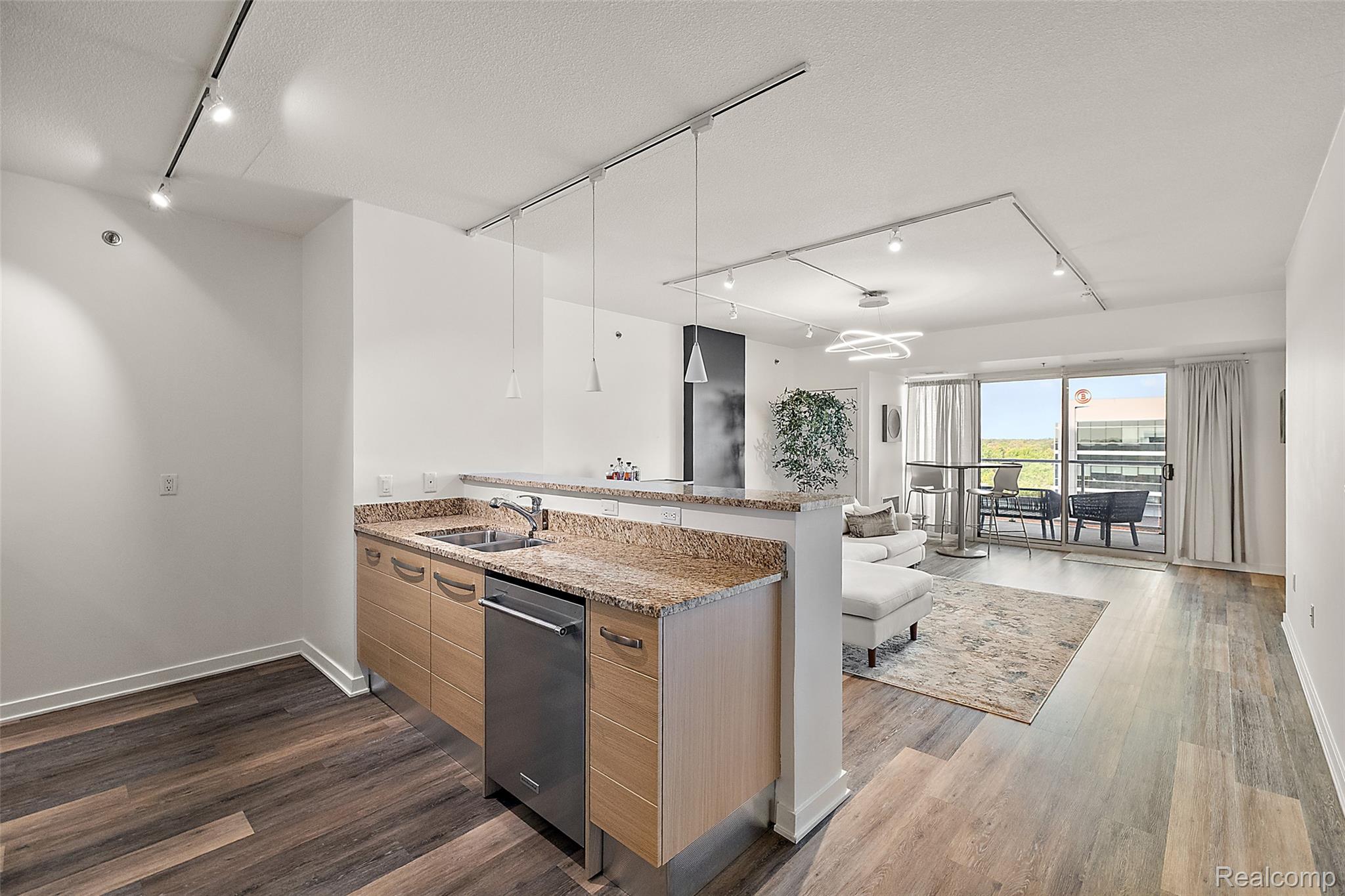 432 S Washington Avenue 806
