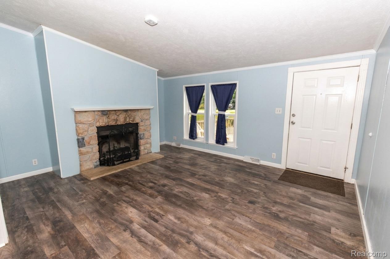 1325 Hillside Drive