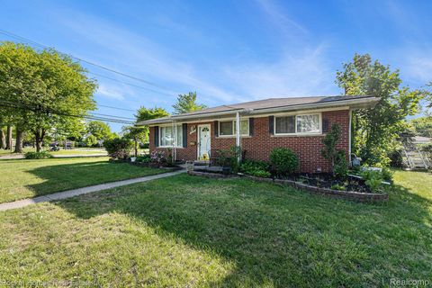 28015 Loretta Avenue Warren City MI 48092