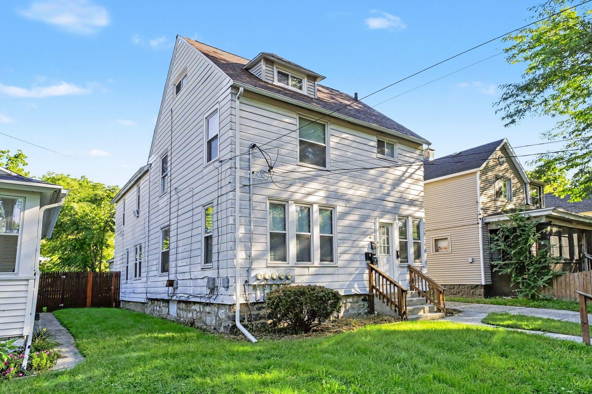 27 Colfax Street NE