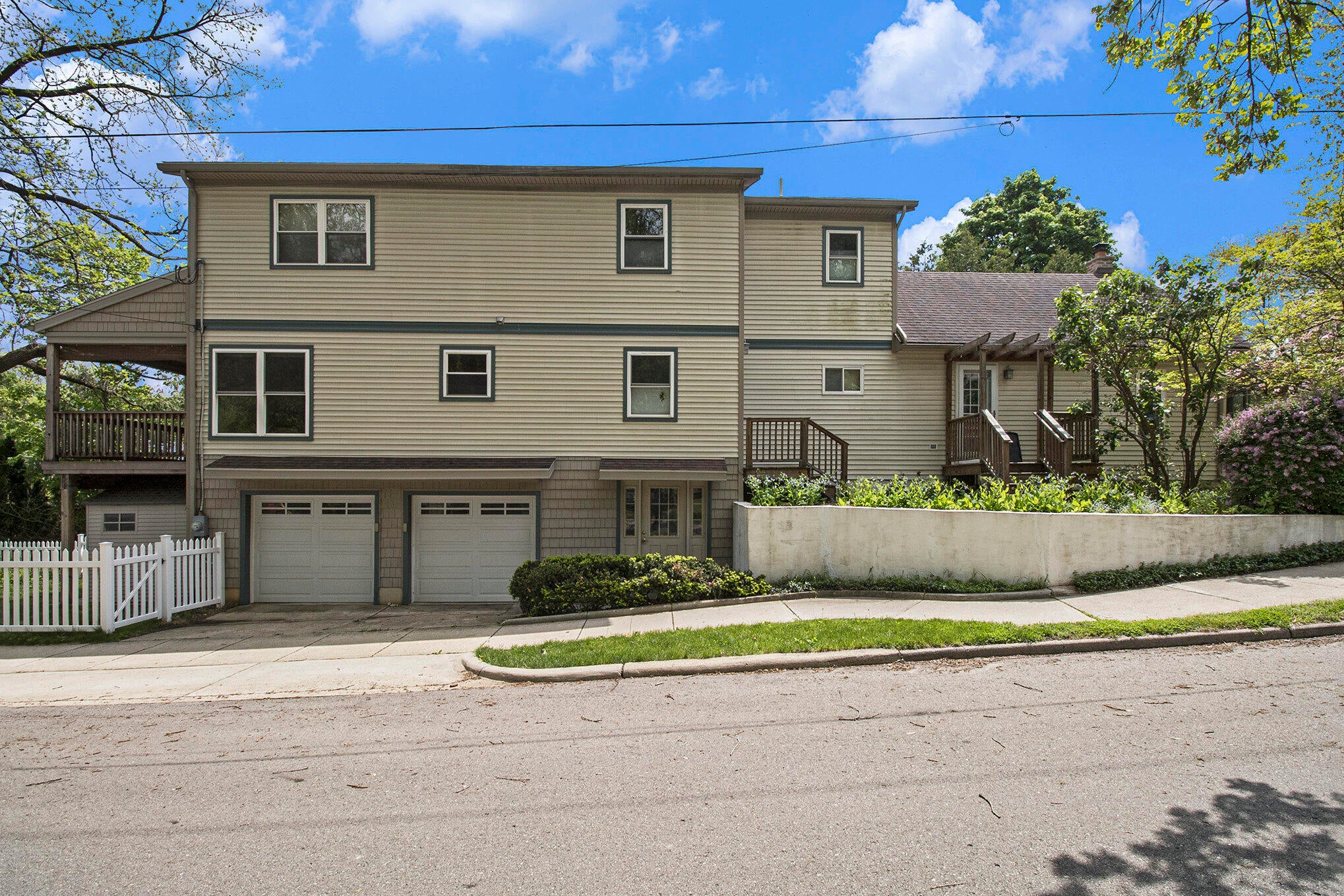 916 Brooks Street