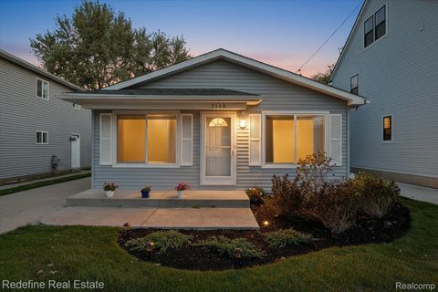 3560 Royal Avenue Berkley City MI 48072