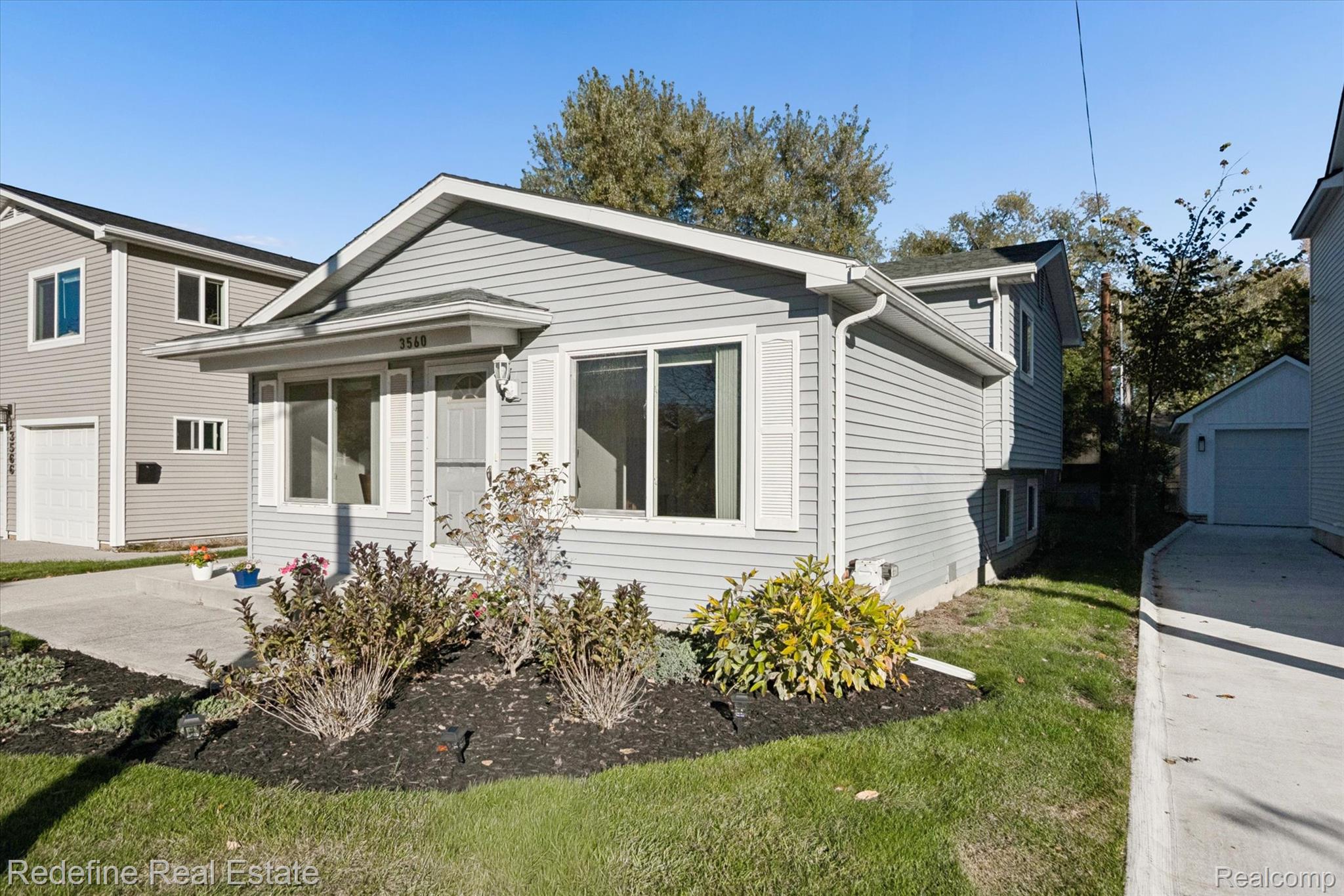 3560 Royal Avenue